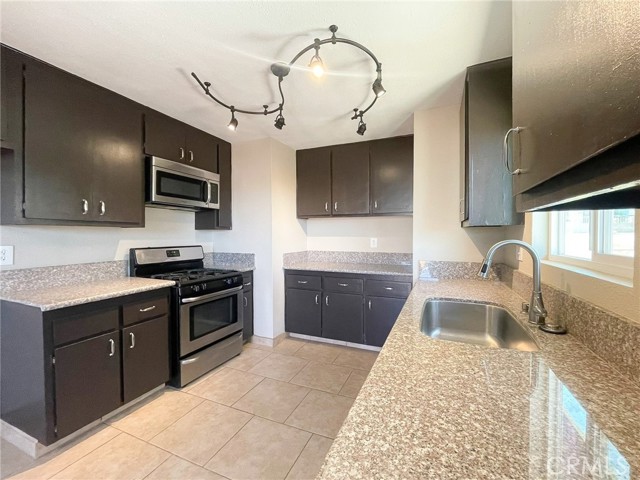 40205 162nd E Street, Palmdale CA: https://media.crmls.org/medias/c71c9149-c818-4c6e-a378-03d506923cbd.jpg