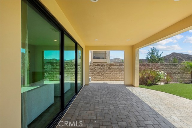 19162 Lauren Lane, Saugus CA: https://media.crmls.org/medias/c71c9167-7590-4c35-976b-c631673c85d9.jpg