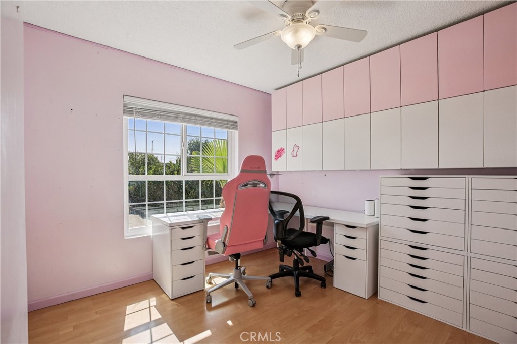 https://media.crmls.org/medias/c71cfdf7-4b22-4461-bc87-c9456c5ddf60.jpg?preset=X-Large