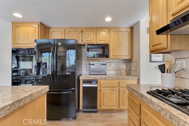 Detail Gallery Image 13 of 49 For 2707 Bitternut Cir, Simi Valley,  CA 93065 - 4 Beds | 3 Baths