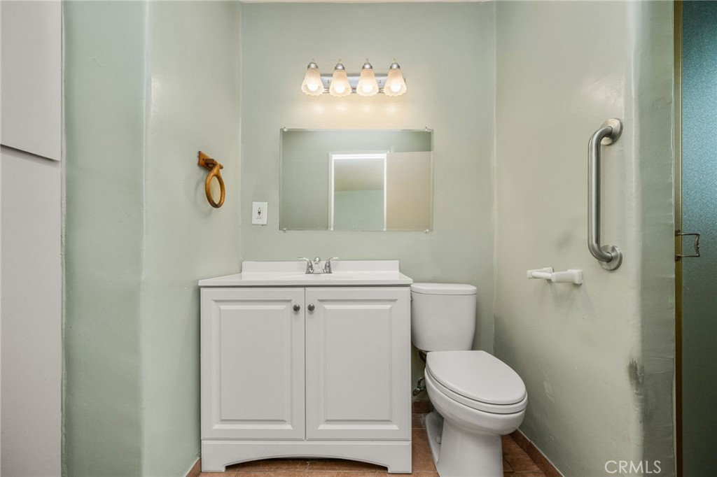 https://media.crmls.org/medias/c71dc07f-efd7-49b4-9f3c-c5c1573d8d9e.jpg?preset=X-Large