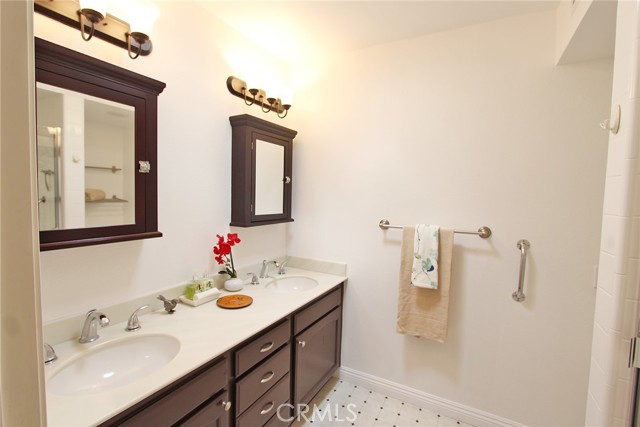 5385 Paseo Del Lago W, Laguna Woods CA: https://media.crmls.org/medias/c71e92cd-5139-4e10-bbe1-e718032252db.jpg
