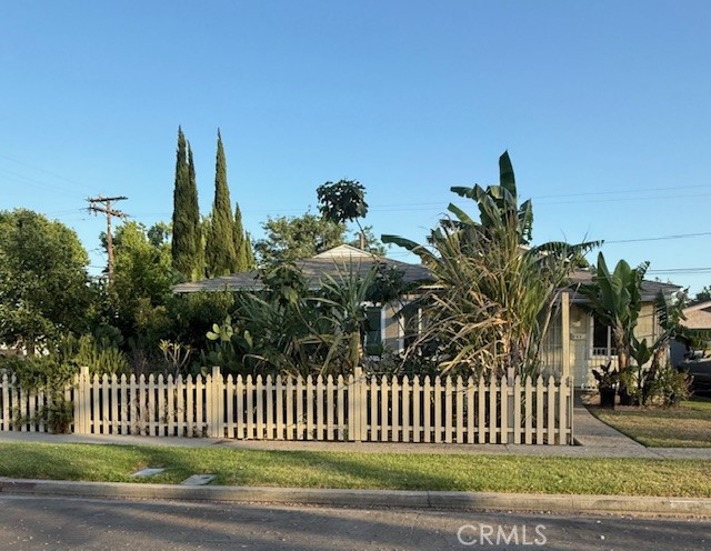 380 E Janice Street, Long Beach CA: https://media.crmls.org/medias/c71f79be-4559-4ce7-904e-484453099127.jpg