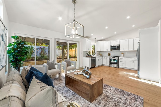 Detail Gallery Image 9 of 33 For 39535 Bainbridge, Murrieta,  CA 92563 - 3 Beds | 2 Baths