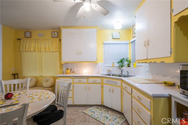 Detail Gallery Image 9 of 23 For 352 E 49th, Long Beach,  CA 90805 - 3 Beds | 2 Baths