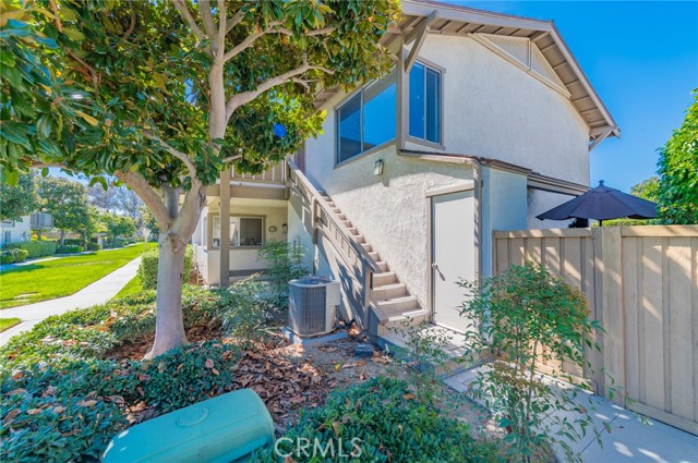 Detail Gallery Image 3 of 22 For 62 Echo Run, Irvine,  CA 92614 - 3 Beds | 2 Baths