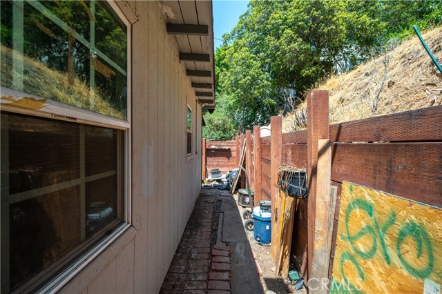4868 La Roda Avenue, Eagle Rock CA: https://media.crmls.org/medias/c721af07-955e-4eb2-b5a3-d5d9e5169bde.jpg