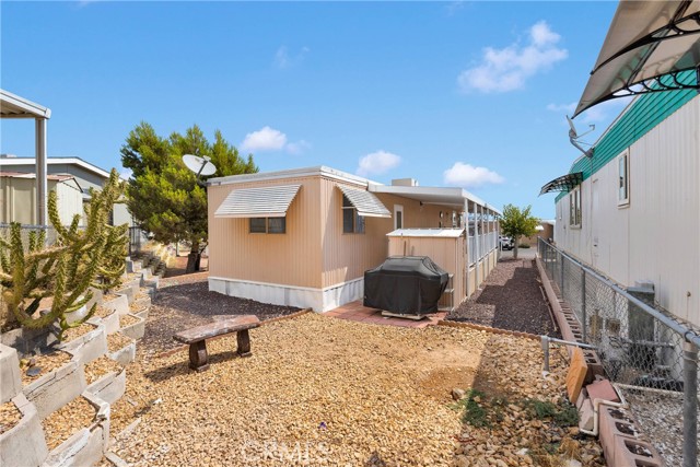 701 Montara Road, Barstow CA: https://media.crmls.org/medias/c722ba43-1b6f-40f0-8105-f5f151ea83ff.jpg