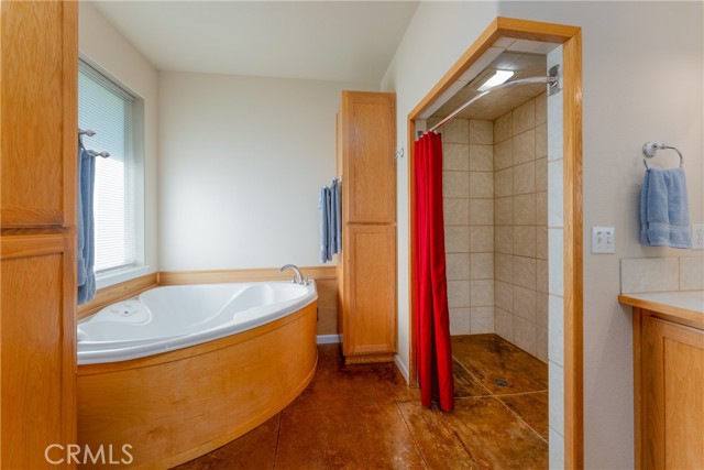 2260 Lakeshore Blvd, Upper Lake CA: https://media.crmls.org/medias/c722d88f-72a5-4496-8f2e-28df8177f1d0.jpg