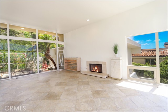 Detail Gallery Image 13 of 43 For 1284 Coronado Dr, Laguna Beach,  CA 92651 - 3 Beds | 2/1 Baths