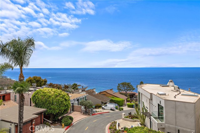 683 Alta Vista Way, Laguna Beach CA: https://media.crmls.org/medias/c7244fed-310e-45fa-a7b9-5b1f6b5db23c.jpg