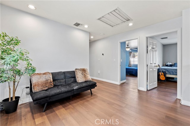 30045 Marvin Avenue, Castaic CA: https://media.crmls.org/medias/c725c406-22ab-4fda-b3ab-08f91eadbe40.jpg