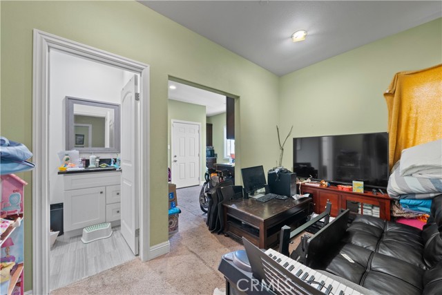 Image 40 of 60 For 930 Birch Street