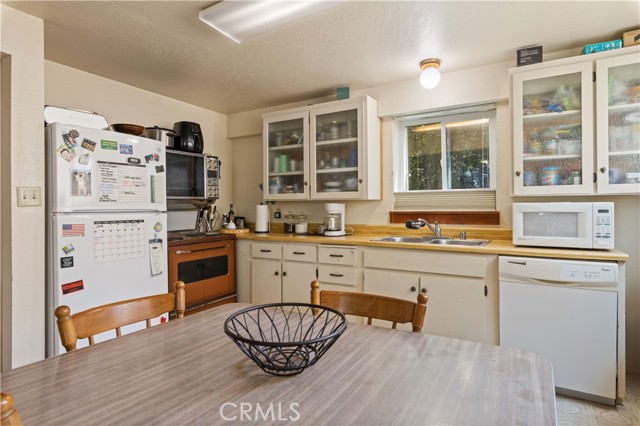 13041 San Joaquin Avenue, Clearlake CA: https://media.crmls.org/medias/c7265403-9c04-4eea-b3ea-53a909654c30.jpg