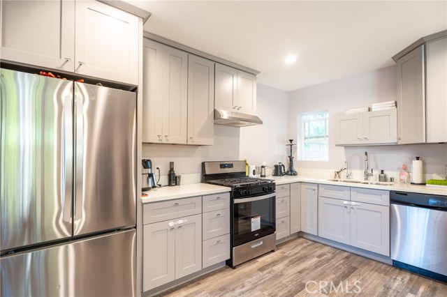 Detail Gallery Image 7 of 21 For 7647 Amestoy Ave, Van Nuys,  CA 91406 - 2 Beds | 2 Baths