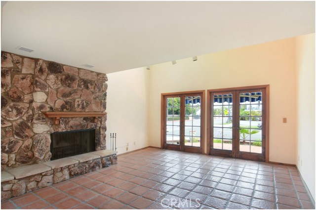627 19th Street, Huntington Beach CA: https://media.crmls.org/medias/c7283a10-522d-4a86-acef-068234daff69.jpg
