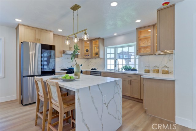 Detail Gallery Image 11 of 63 For 19691 Canberra Ln, Huntington Beach,  CA 92646 - 5 Beds | 3 Baths