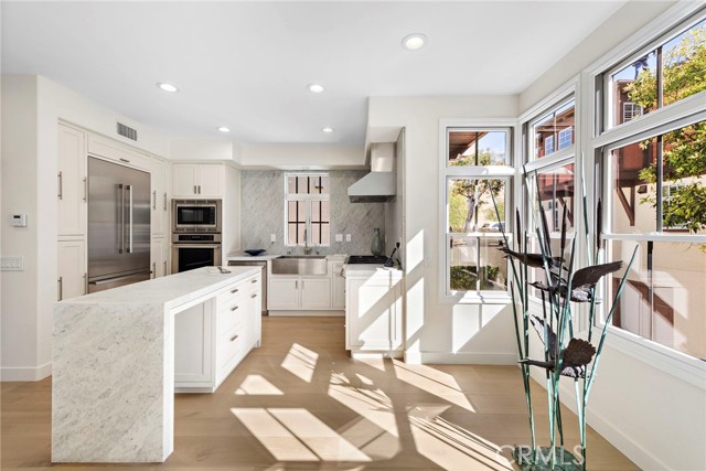 Detail Gallery Image 9 of 26 For 2534 Bungalow Pl #87,  Corona Del Mar,  CA 92625 - 3 Beds | 2/1 Baths