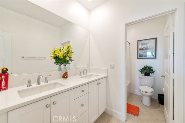 Detail Gallery Image 28 of 42 For 243 Yerba, Irvine,  CA 92618 - 4 Beds | 3/1 Baths