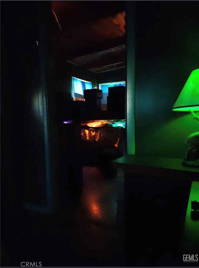 https://media.crmls.org/medias/c7297557-d0ec-48a1-a53d-1768ccb4defc.jpg?preset=X-Large