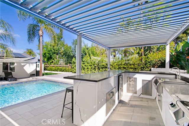 20200 Clark Street, Woodland Hills CA: https://media.crmls.org/medias/c72976e2-0a70-43c2-86ab-5e0429a8a23e.jpg