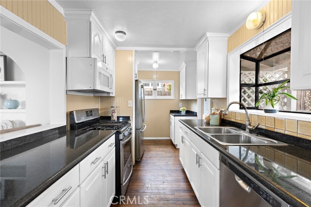 251 Viejo Street, Laguna Beach CA: https://media.crmls.org/medias/c7299772-5244-464f-b5a7-1a51359a2285.jpg