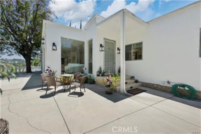 Detail Gallery Image 2 of 25 For 5353 Shirley Ave, Tarzana,  CA 91316 - 5 Beds | 4 Baths