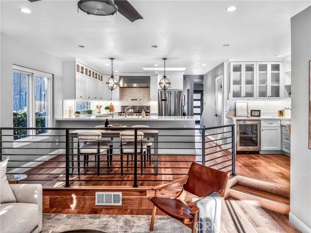 Detail Gallery Image 10 of 37 For 7313 S Earldom Avenue, Playa Del Rey,  CA 90293 - 5 Beds | 4 Baths