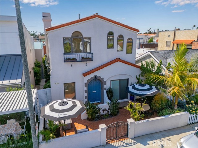 Detail Gallery Image 2 of 35 For 229 Covina, Long Beach,  CA 90803 - 3 Beds | 2 Baths