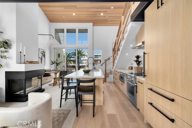 555 Esplanade, Redondo Beach CA: https://media.crmls.org/medias/c72bb4ac-a593-4b05-bf21-87a42bf69d86.jpg