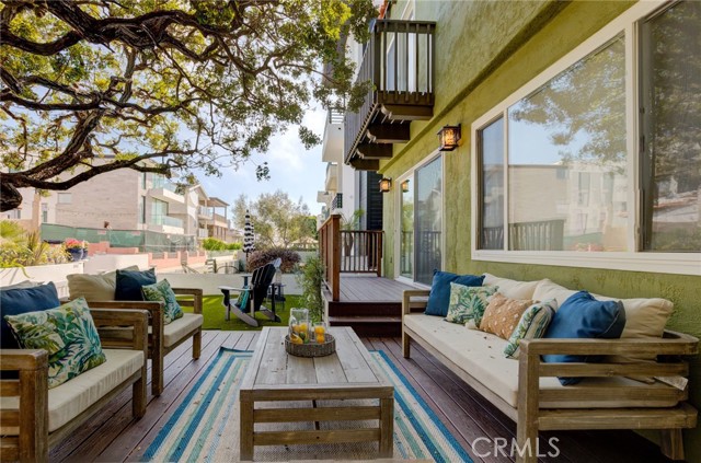 401 18th Street, Manhattan Beach, California 90266, ,Residential Income,Sold,18th,SB22145393