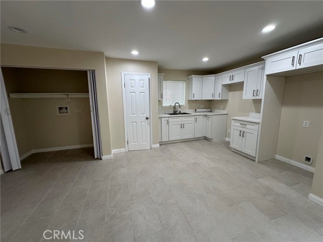 Detail Gallery Image 3 of 16 For 16424 El Molino Ct #1,  Fontana,  CA 92335 - 4 Beds | 2 Baths