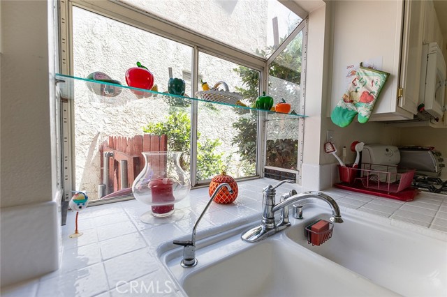 11465 Fox Hollow Lane, Pacoima CA: https://media.crmls.org/medias/c72cabf1-822f-4863-bf49-c285f1a96bae.jpg