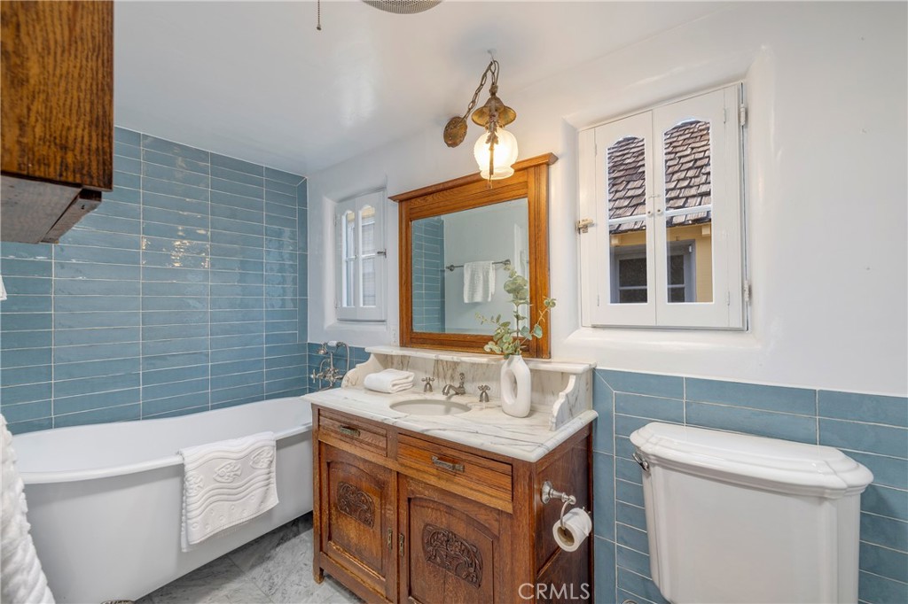 C72e025b Dfc3 4d5f 8a51 B1eb854a4cfb