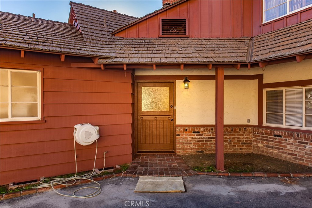 https://media.crmls.org/medias/c72e460c-d5f3-41b0-8898-7488bd6ccf0d.jpg?preset=X-Large