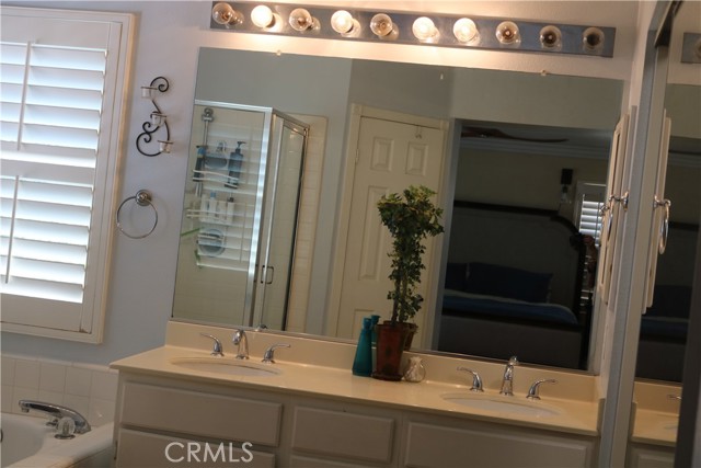 15 Tavella, Lake Forest CA: https://media.crmls.org/medias/c72e5982-8927-4aae-9366-1fc0d124bfb5.jpg