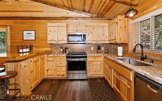 Detail Gallery Image 11 of 27 For 1793 Columbine Dr, Big Bear City,  CA 92314 - 3 Beds | 2 Baths