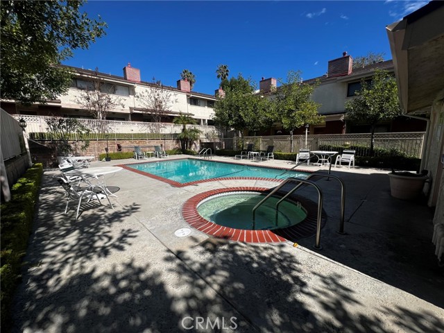 Detail Gallery Image 38 of 40 For 19451 Sherman Way #501,  Reseda,  CA 91335 - 3 Beds | 2/1 Baths