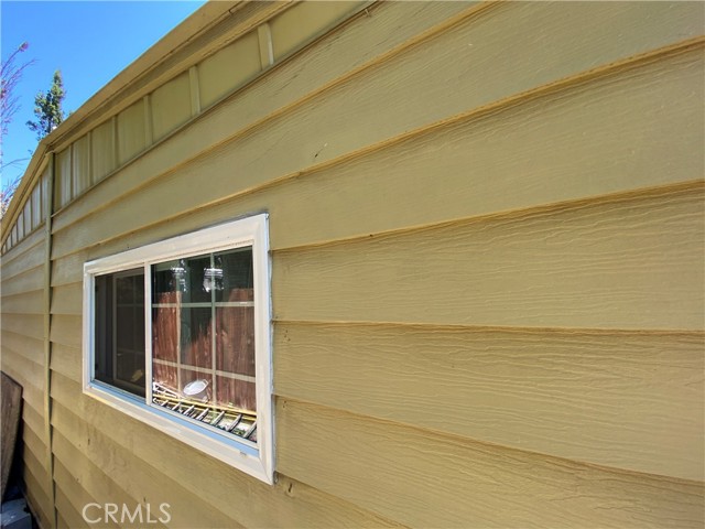 995 Pomona Rd, Corona CA: https://media.crmls.org/medias/c72f3a29-36ff-4880-b014-43ad214f0ce7.jpg