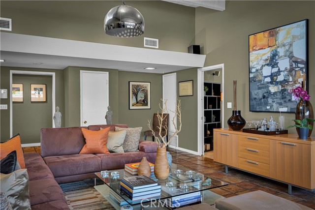 Detail Gallery Image 10 of 60 For 6119 Mary Ellen, Valley Glen,  CA 91401 - 4 Beds | 2 Baths