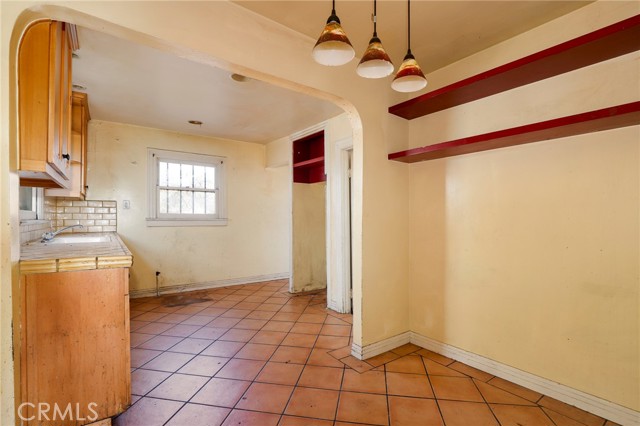 Detail Gallery Image 10 of 26 For 727 W 84th St, Los Angeles,  CA 90044 - 4 Beds | 2 Baths