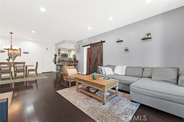 Detail Gallery Image 9 of 25 For 11225 Peach Grove St #102,  North Hollywood,  CA 91601 - 2 Beds | 2 Baths