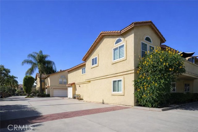 Detail Gallery Image 3 of 15 For 14045 Anderson St #1/2,  Paramount,  CA 90723 - 3 Beds | 3 Baths