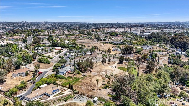 1800 Sunset Drive, Vista CA: https://media.crmls.org/medias/c7331148-df42-4557-b2fb-7428db263290.jpg