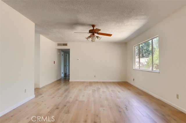 42912 Country Club E Drive, Oakhurst CA: https://media.crmls.org/medias/c733ad7d-9fc3-45c2-ac03-cc316231ec0f.jpg