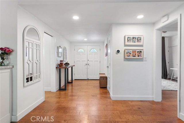 4835 Almidor Avenue, Woodland Hills CA: https://media.crmls.org/medias/c733b04f-3063-44b6-a35d-1fb190519f8c.jpg
