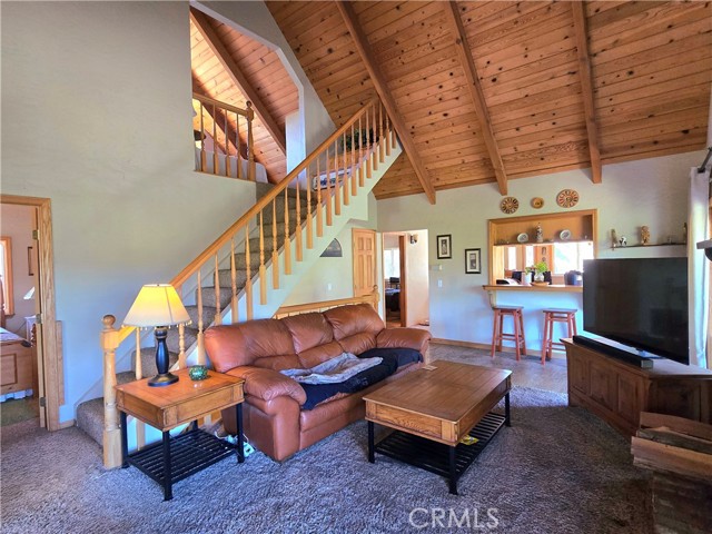 943 Grass Valley Road, Lake Arrowhead CA: https://media.crmls.org/medias/c73454cb-8eb4-4edf-8677-01d176b4fe75.jpg