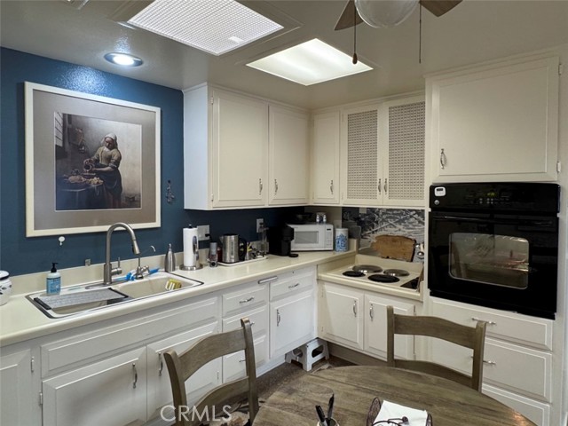 1664 Thunderbird Drive, Seal Beach CA: https://media.crmls.org/medias/c7349722-eec9-432c-a955-6ec4778a2a55.jpg