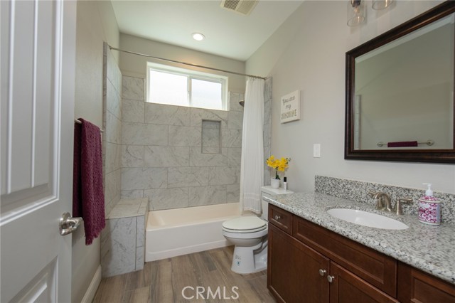 511 Timberline S Way, Madera CA: https://media.crmls.org/medias/c734a590-7d9a-4bf9-b190-f6398068d243.jpg