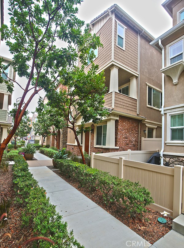 Detail Gallery Image 2 of 22 For 2863 Cedar Ln, Pomona,  CA 91767 - 3 Beds | 2/2 Baths